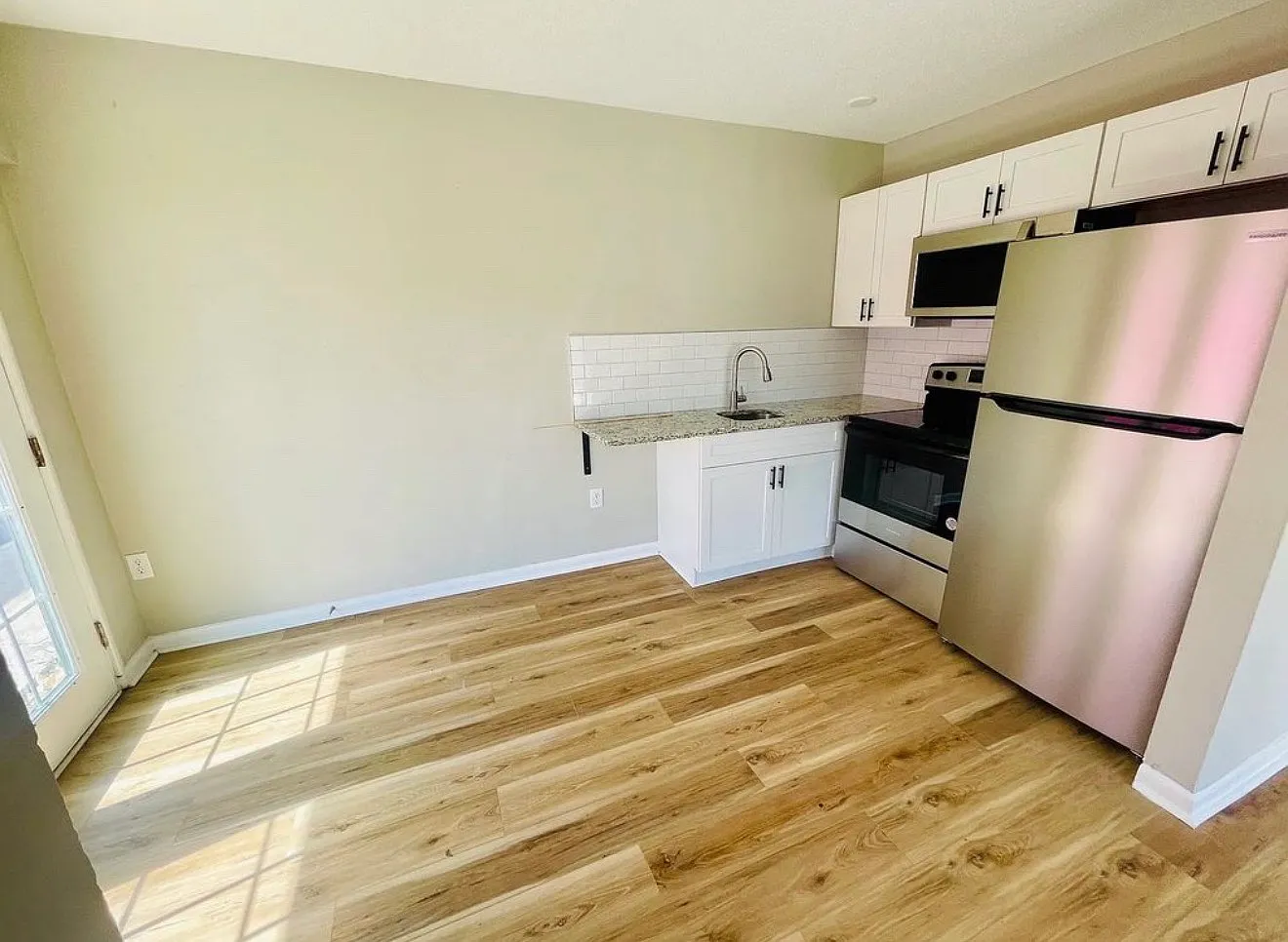 1 bed, 475 sqft, $1,049 — Photo 1