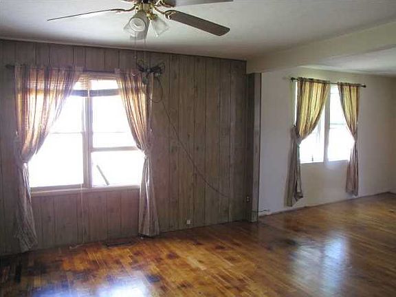 5th image of 1826 E Lincoln Ave