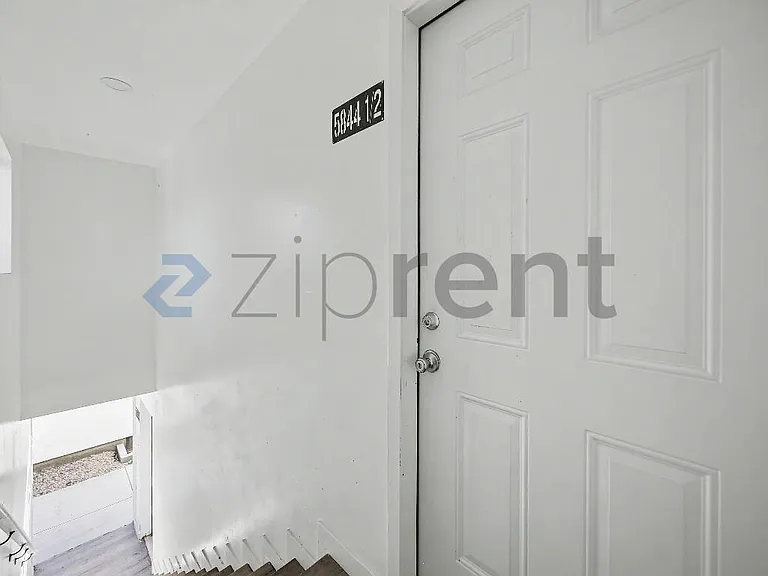 5844 1/2 Denver Ave — Photo 15