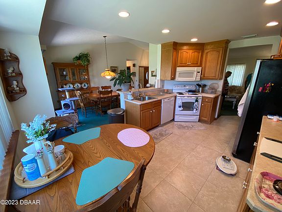 3rd image of 19 Island Cay Dr