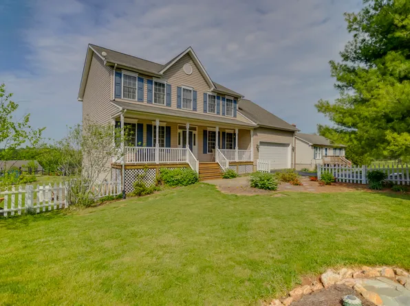 6970 Hilltop Ln, Marshall, VA 20115