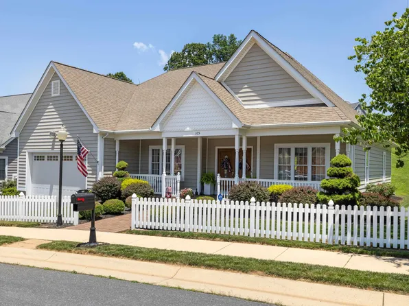 105 Midvale Xing, Staunton, VA 24401