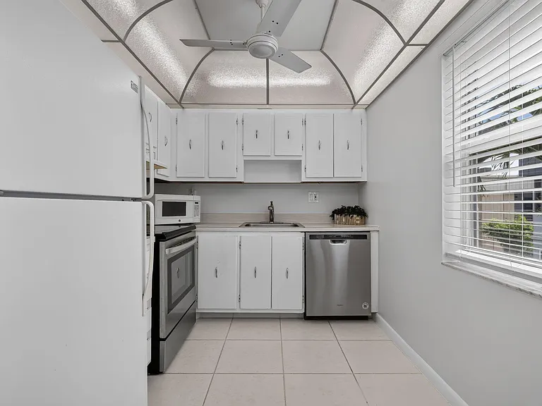 40 Burgundy Dr #A — Photo 13