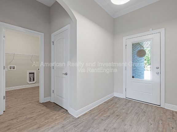 5th image of 242 Cecelia Dr NW