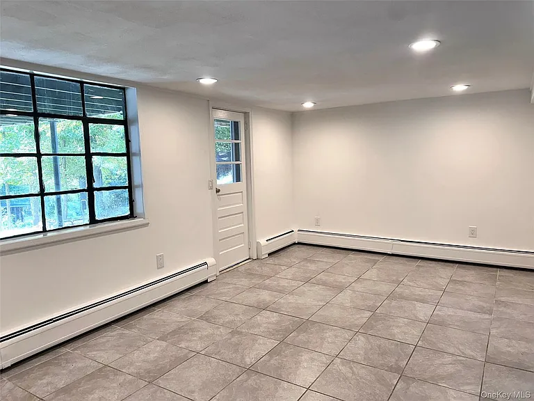 171 Roosevelt Rd — Photo 25