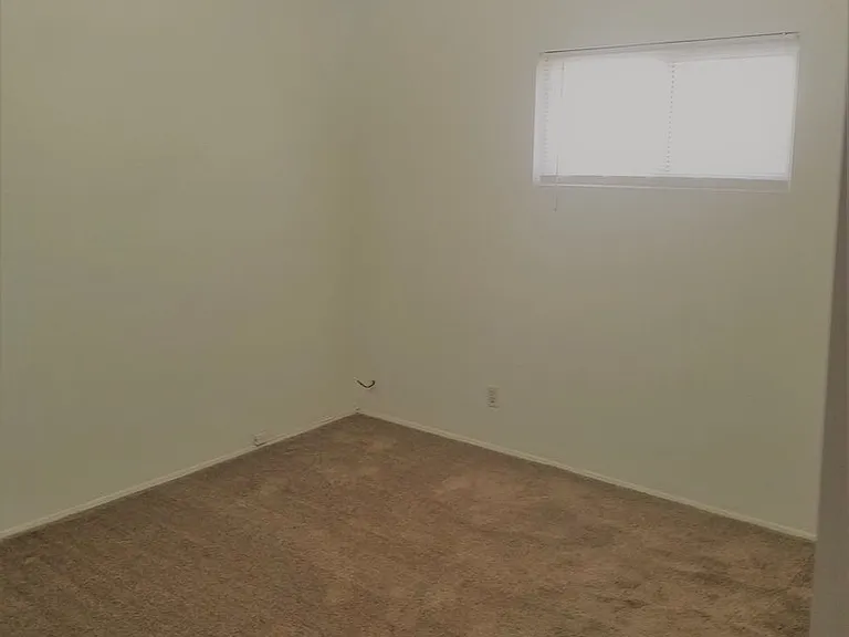 528 Vermont Street NE — Photo 13