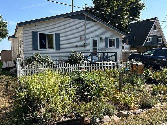 2nd image of 641 Lakeview St