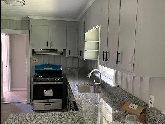 3rd image of 917 Cedarbrook Dr
