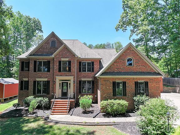 2nd image of 623 Normandy Rd