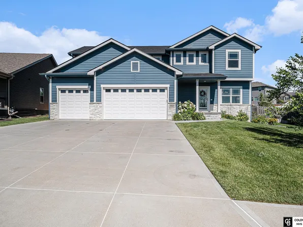 7633 Kilpatrick Pkwy, Bennington, NE 68007