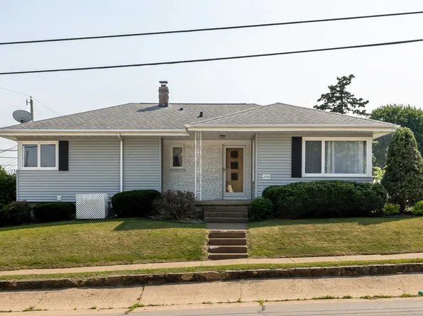 2085 Roosevelt St, Dubuque, IA 52001