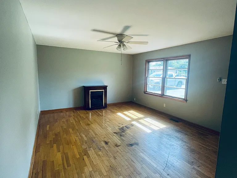 3415 Peppermint Dr — Photo 3