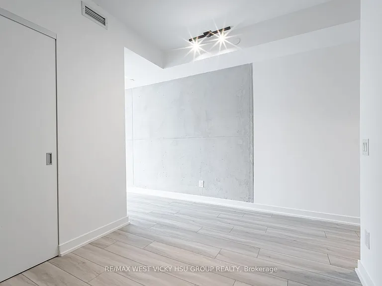 458 Richmond St W #806 — Photo 18