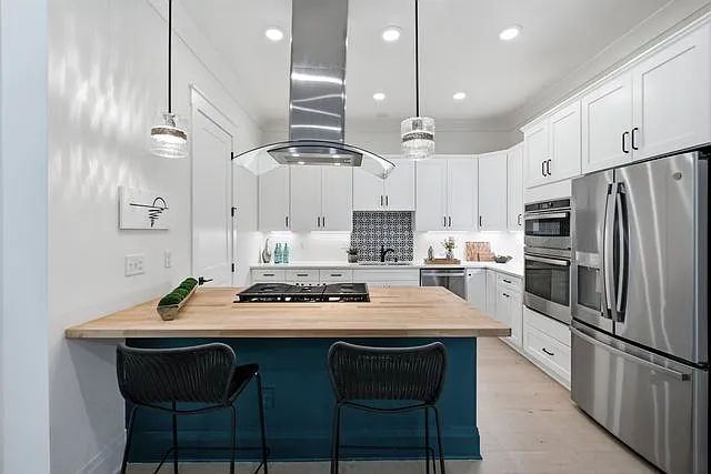 5 bed, 3135 sqft, $5,200 — Photo 3