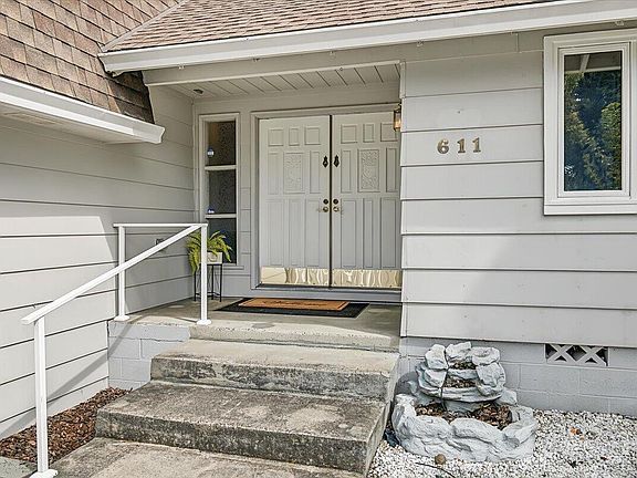 3rd image of 611 Edwina Ave
