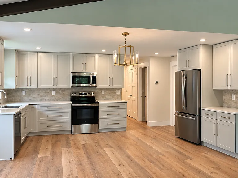 The kitchen serves as the heart of the home, showcasing elegant cabinetry, sleek quartz countertops, and a beautifully designed backsplash. Stainless steel appliances that add a touch of timeless sophistication.