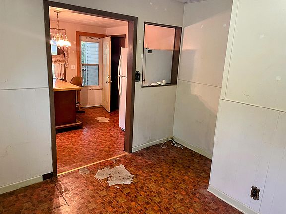 5th image of 2742 Horton St