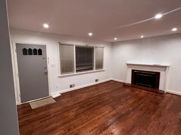 9743 Five Oaks Rd, Fairfax, VA 22031