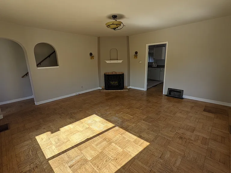 207 Benson Ave — Photo 10