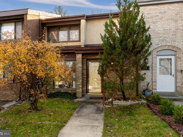 8215 Canning Ter, Greenbelt, MD 20770