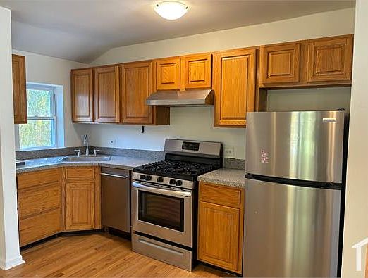 1st image of 106 Carroll St Floor 2