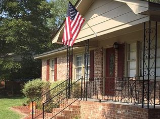 905 Woodlawn Dr, Camden, SC 29020
