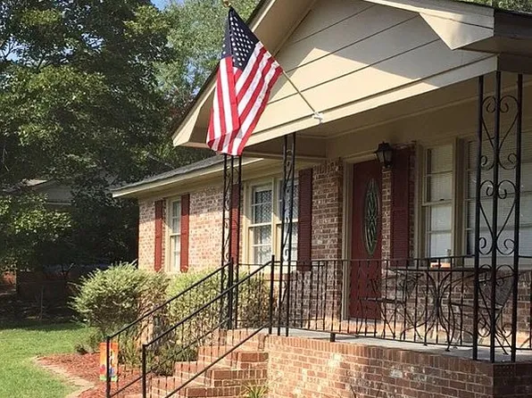 905 Woodlawn Dr, Camden, SC 29020