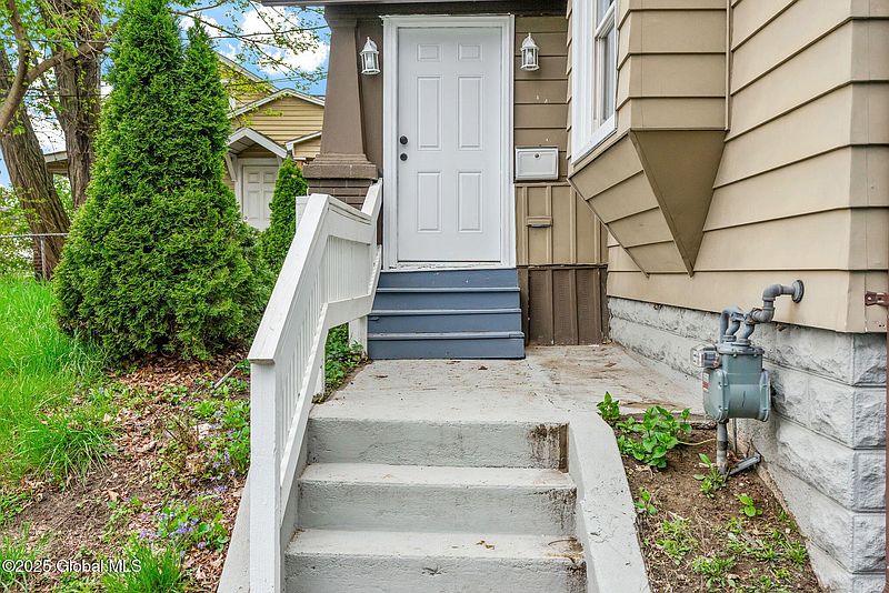 3rd image of 1653 Broadway