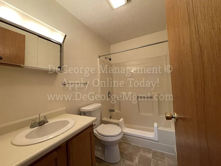 Parkway Apartments — Photo 32
