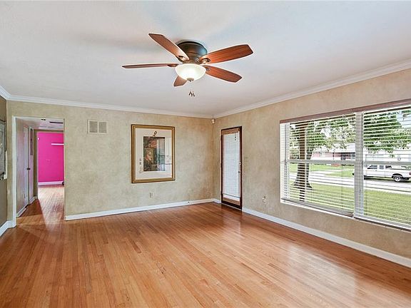 3rd image of 1015 Baltimore Dr
