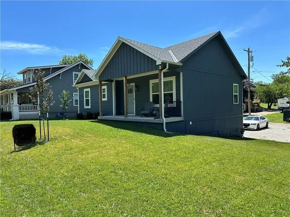 1031 Church St, Eudora, KS 66025