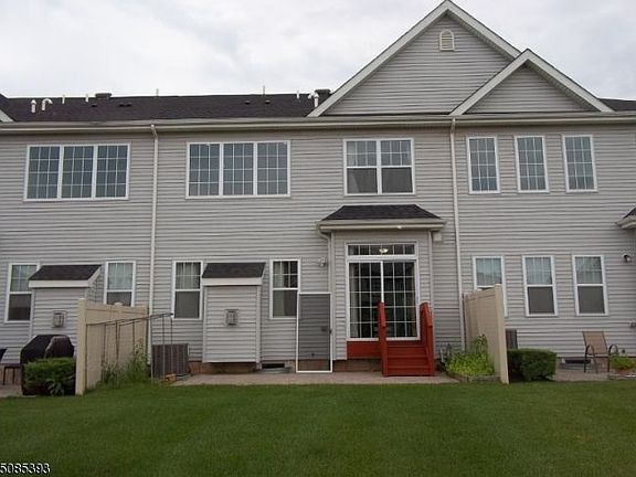 2nd image of 35 Clifford Cir