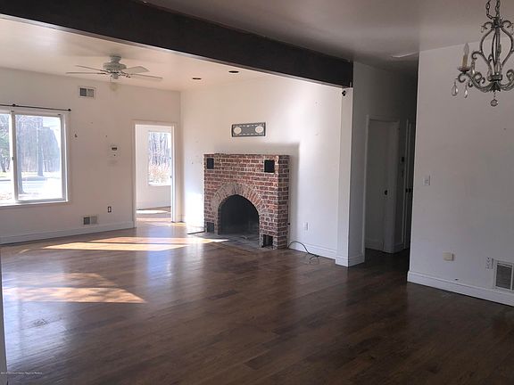 5th image of 2187 Vermont Ave
