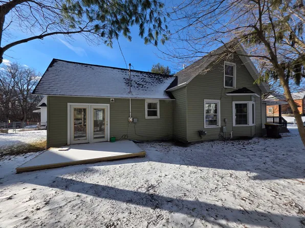 225 W Lincoln Ave, Ionia, MI 48846