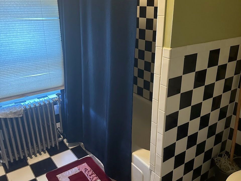 1st image of 136 N 9th Ave #3