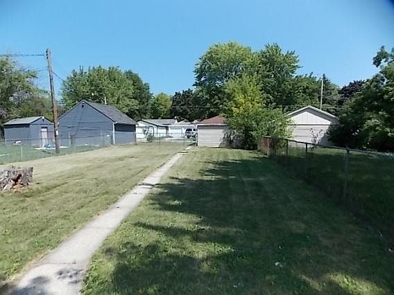 2nd image of 6072 N 40th St
