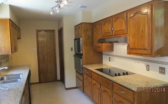 3rd image of 700 Meadow Creek Dr