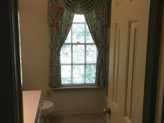 5th image of 209 Woodmere Dr