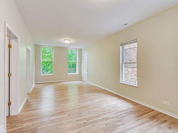 4th image of 2325 N Cambridge Ave #2