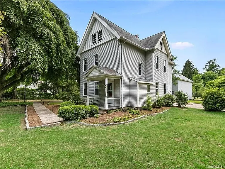40 Wintergreen Ave — Photo 1