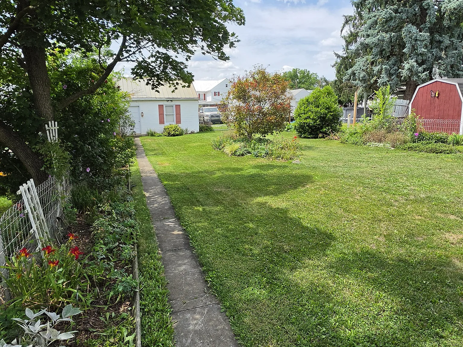 3 bed, 1.5 bath, 1200 sqft, $1,950 — Photo 2