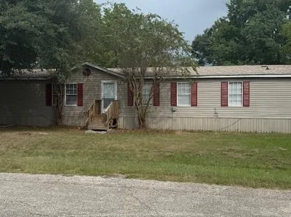 1604 Pine St, Waller, TX 77484