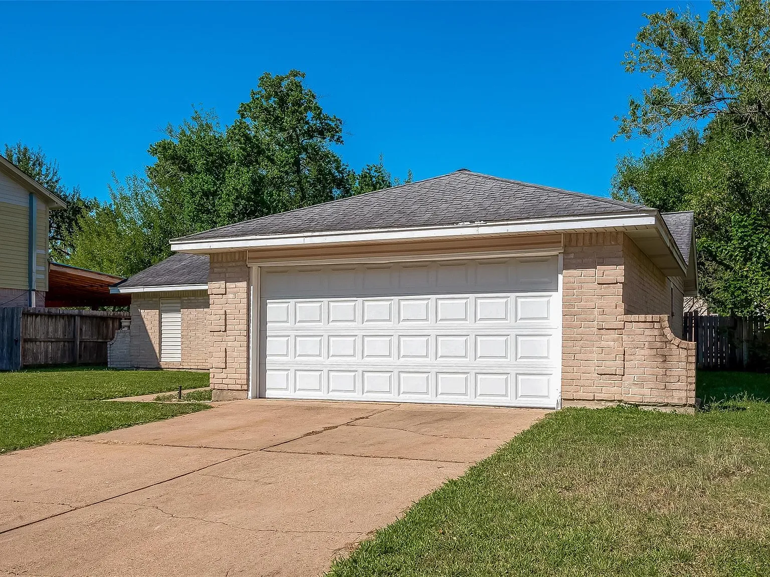 2 bed, 2.0 bath, 1248 sqft, $1,495 — Photo 2