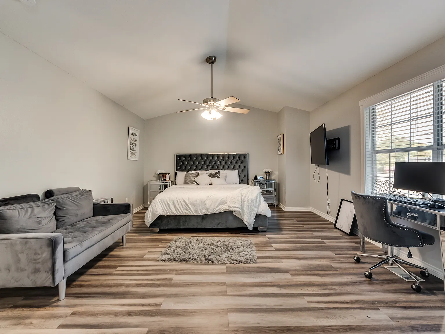 2 bed, 2.5 bath, 1368 sqft, $2,100 — Photo 3