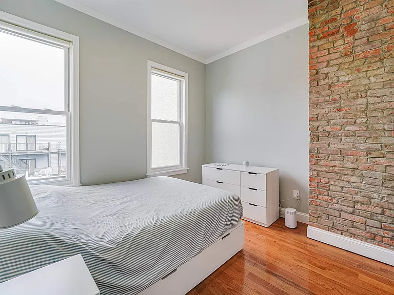 400 Madison St #7 — Photo 14