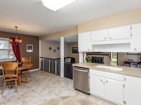 4th image of 3009 Lambros Dr