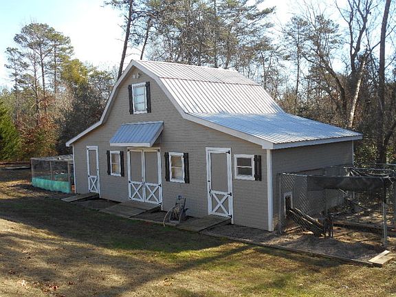 2nd image of 122 Silver Pine Ln