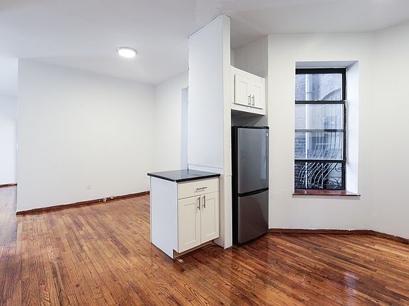 3rd image of 5 W 102nd St APT 4B