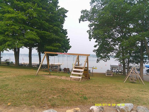 4th image of 215 Lane 101 Hamilton Lk #33