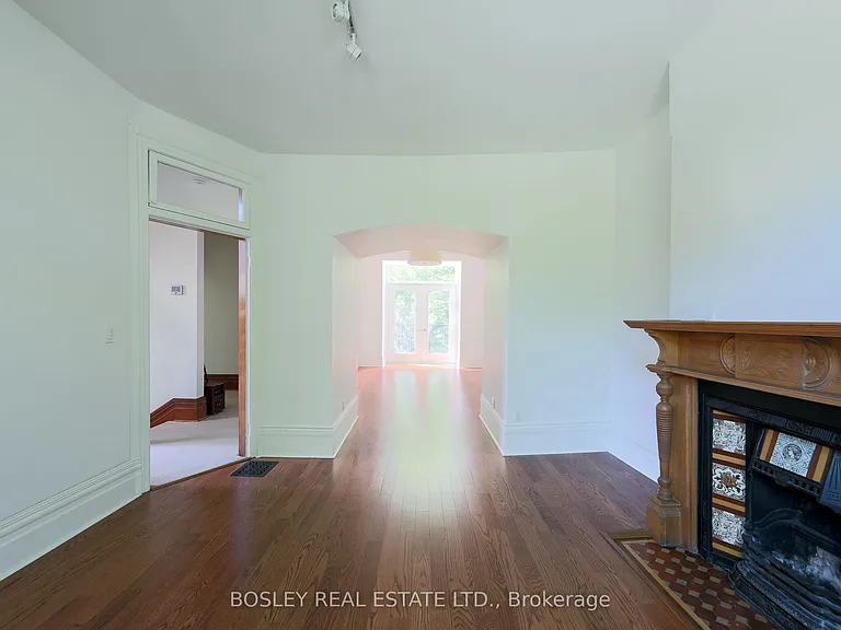 12 Meredith Cres #UPPER — Photo 24